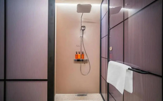 7 Days Premium Hotel