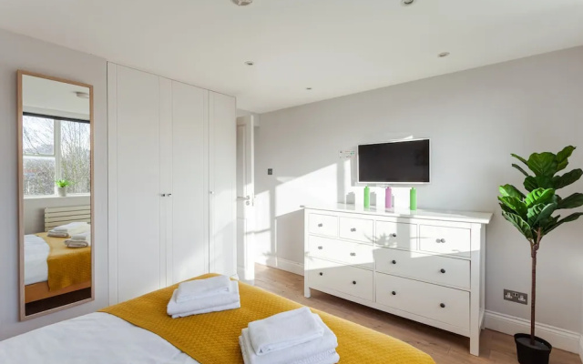 3 Bedrooms 2 Bathrooms Apartment London