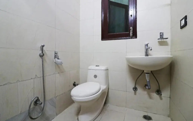 Queen Suites by OYO Rooms
