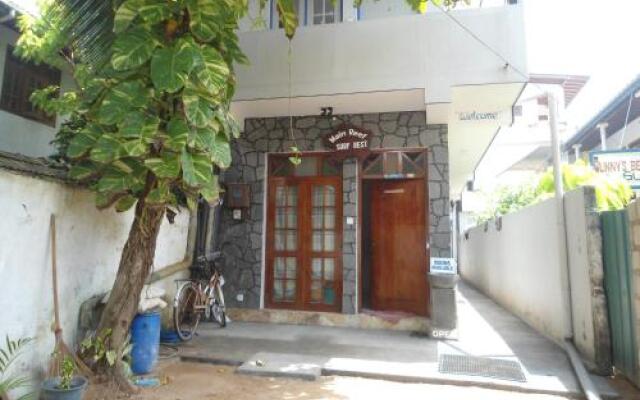 Отель Main Reef Guest House Хиккадува вид на фасад