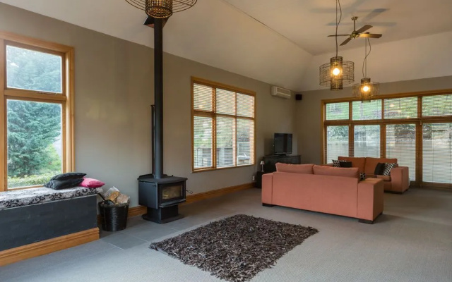 984 Lakeview