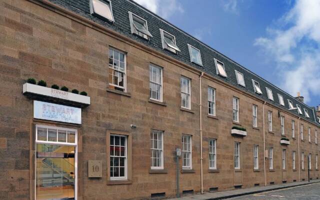 Отель Stewart Aparthotel Edinburgh вид на фасад