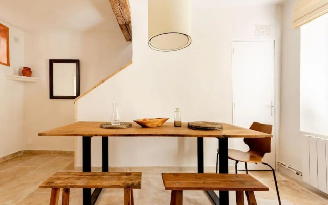 Jolie maison de ville rénovée à 50m des Arènes