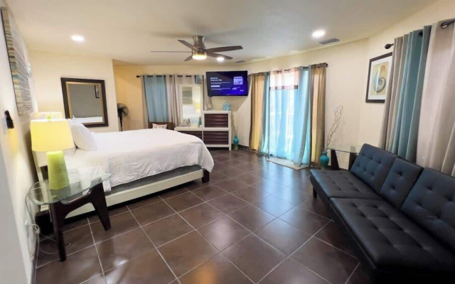 Channelfront - Remodeled - Pool - Boatslips