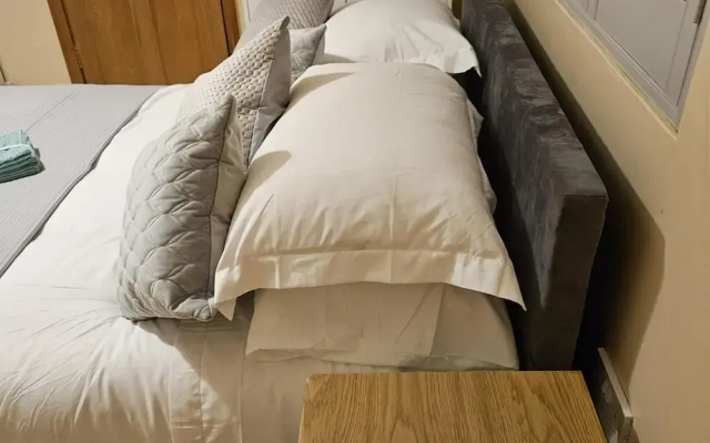 Cockfosters - Apartment - Sleeps 3 - Near Underground