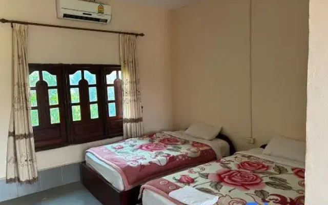 Khamphoumy Guesthouse