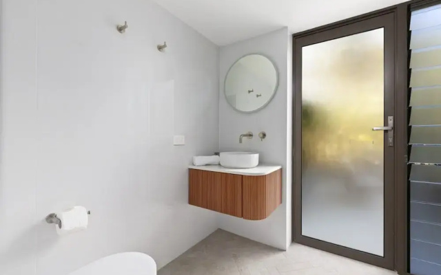 Stylish 3-bed Newport Stay With Balcony