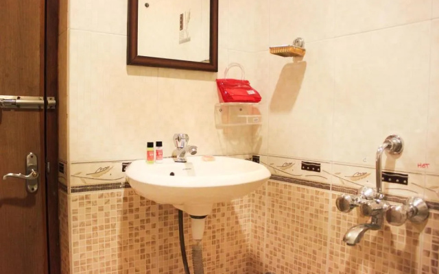 OYO 1327 Inchara Hotel