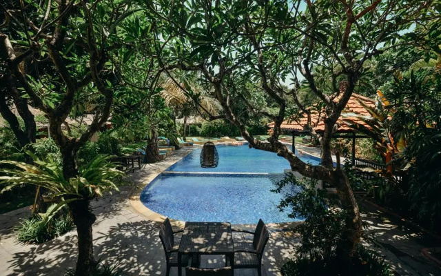 Отель Three Brothers Bungalows & Villas