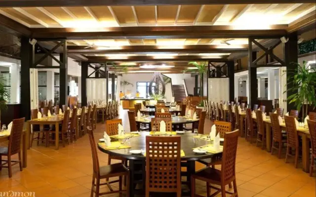 Cinnamon Lodge