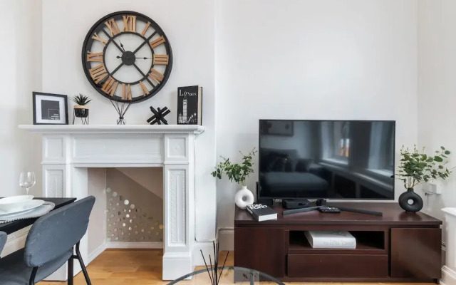 City Apartment - Sleeps 4 & Free Parking