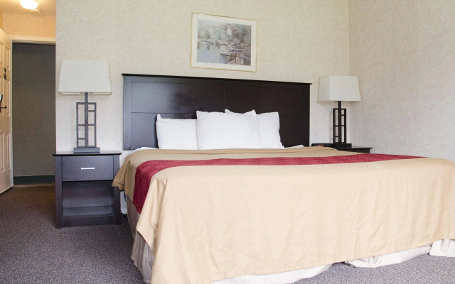 Econo Lodge Inn & Suites Kamloops
