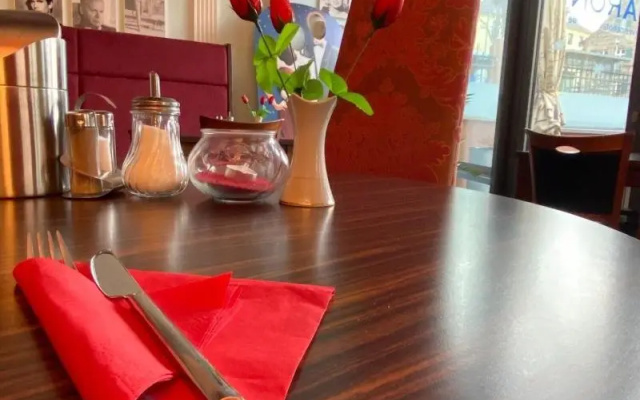 CineHotel Maroni