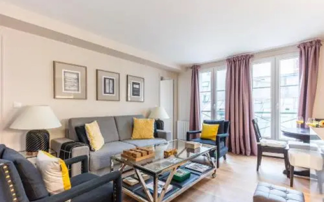 Families And Friends - Center - 110 Sqm