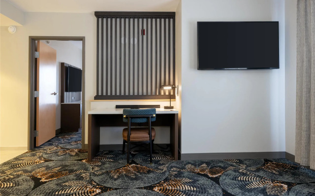 DoubleTree by Hilton Hotel Savannah Airport