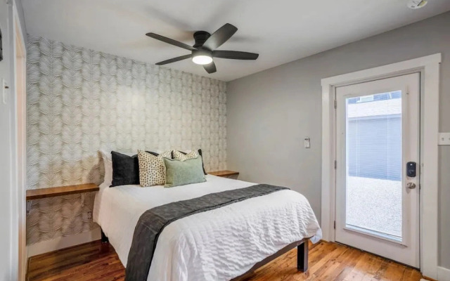 East End Studio Close to Houston Hotspots