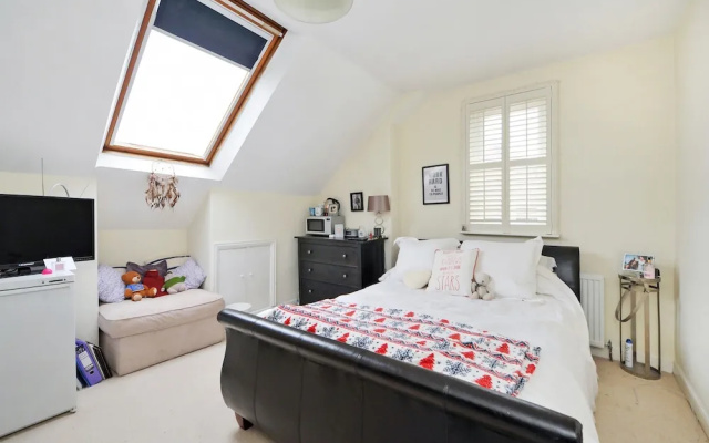 6 Bedroom Edwardian House in Bath