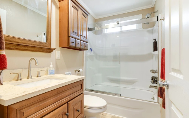 Groveland Vacation Rental w/ Private Deck & Grill!