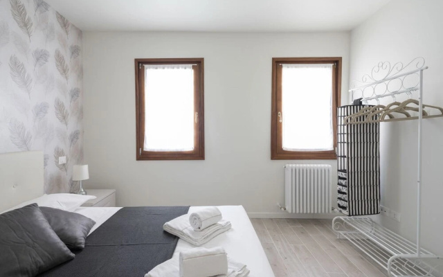 Apartments in San Marco with Canal View