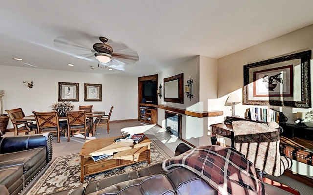 710wliop 3 Bedroom Condo