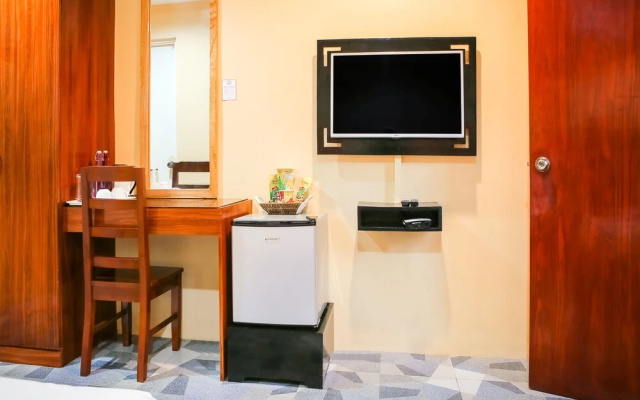 OYO 484 Gonzala Suites