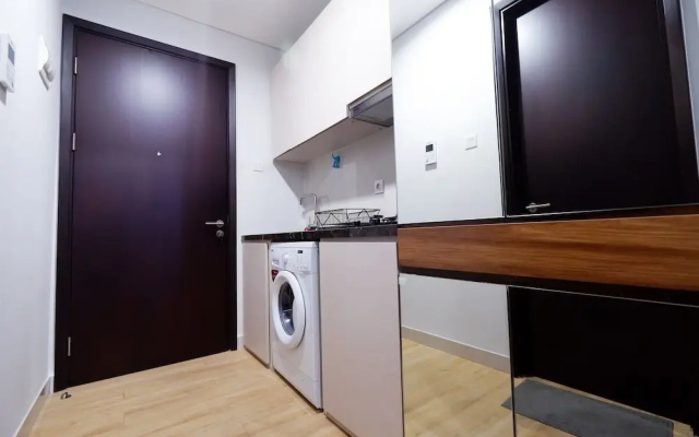 Comfortable Studio Puri Mansion Apartment