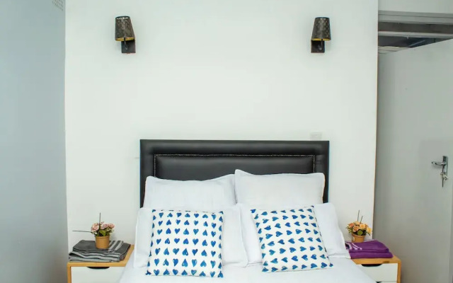 Apartment Sleeps 4, 2 Baths, Free Parking