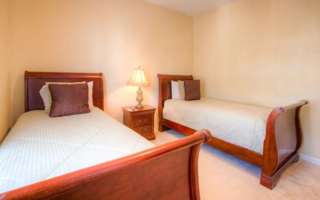 Lovely Third-floor Vista Cay Resort Condo!