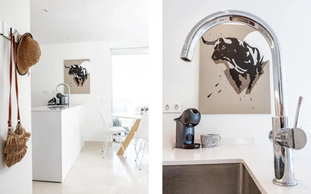 LMR1- Modern penthouse, private pool, families only