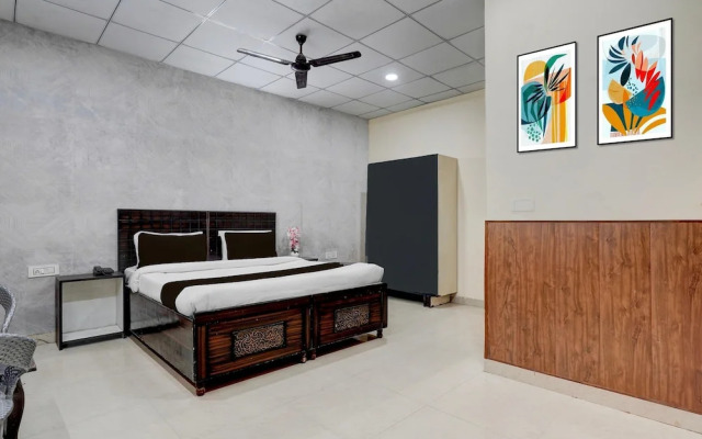 Saver Double Hotel O Sec 58 Hotel Alpha