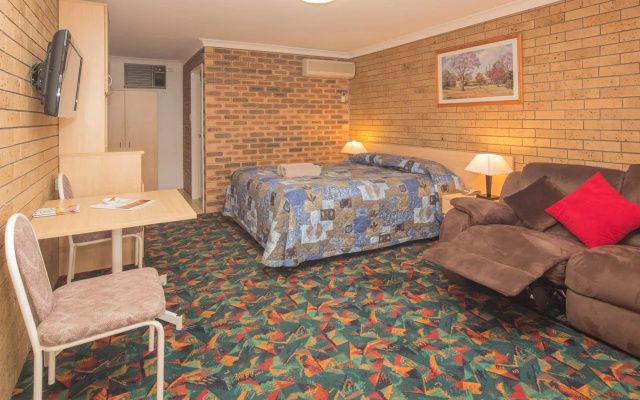 Settlers Motor Inn