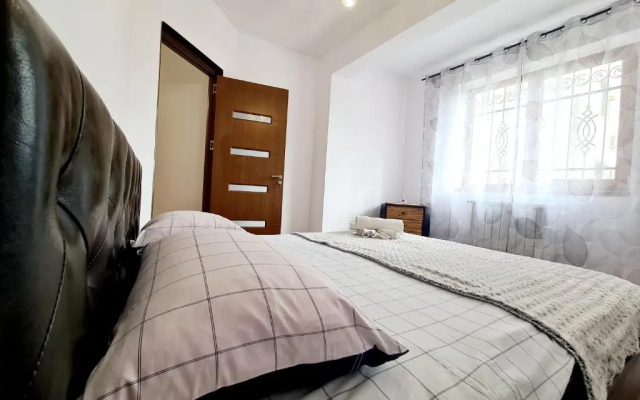 R.O.S.E. Apartment