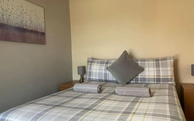Apartment - Sleeps 2 - Pet Friendly - Parking