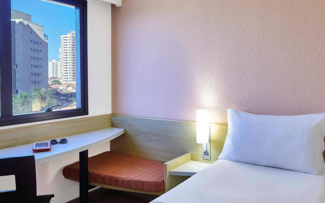 ibis Taubate