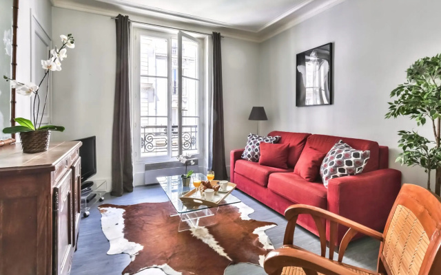 836 - Eiffel Tower View  - Parisian apartment