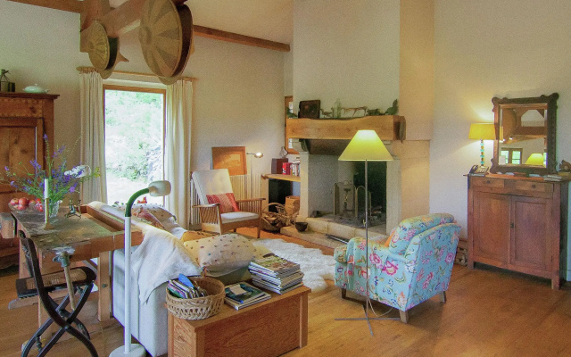 Cozy Holiday Home in Bouzic South of France near Meadows