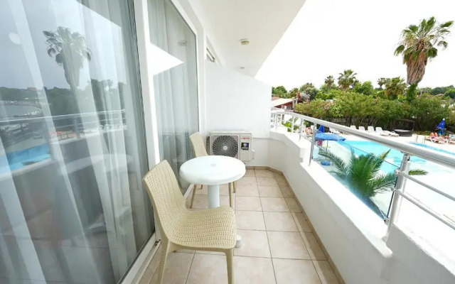Side Beach Club Hotel
