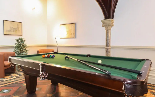 The Florence Suite Stone Cross Mansion