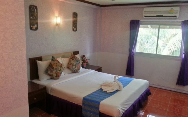 Holiday Hotel