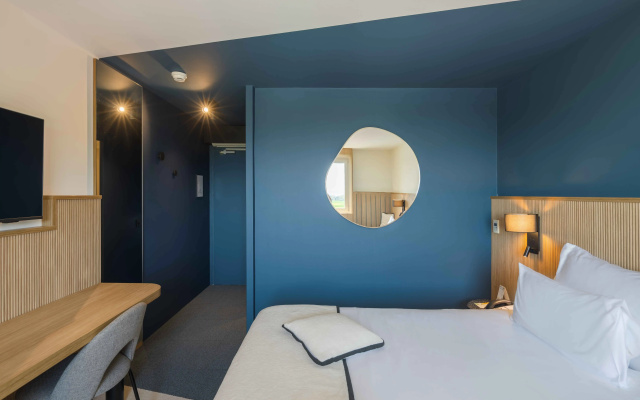 Everness Hotel & Resort