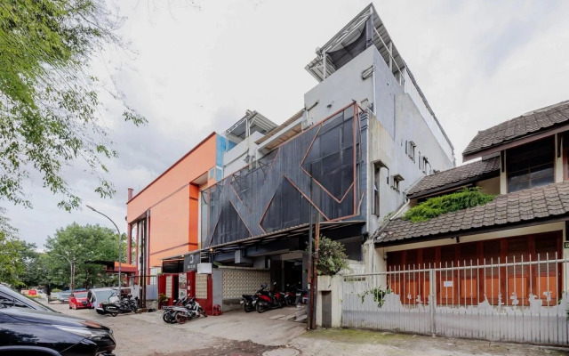 RedDoorz Plus @ D San Residence Buah Batu