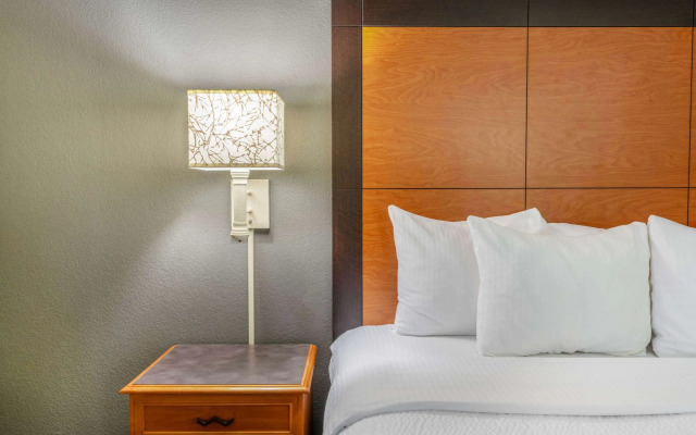 La Quinta Inn & Suites by Wyndham Pueblo