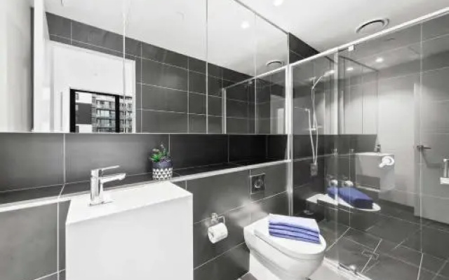 Large 2BR+Comfy+Parking Included