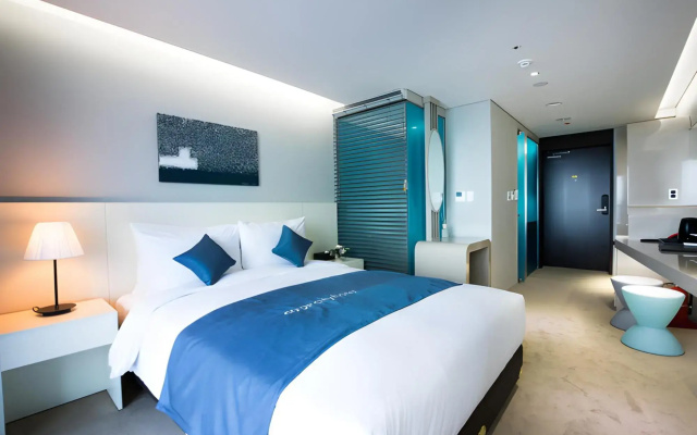 CO-OP City Hotel Harborview
