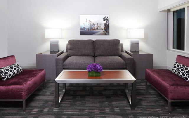 Отель Loews Hollywood Лос-Анджелес комната для гостей