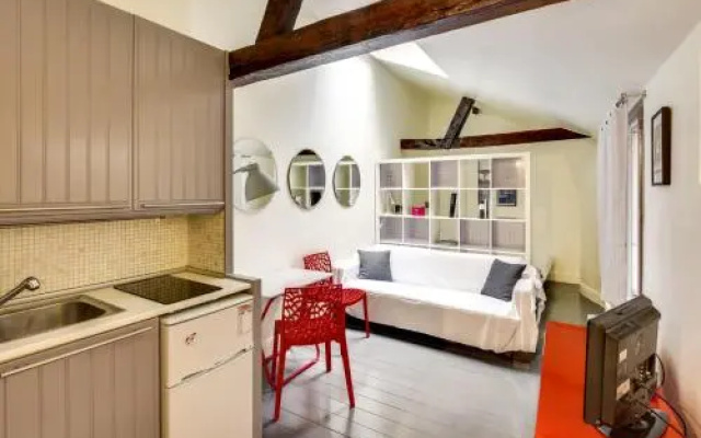 Unit 011 Saint Germain Des Pres (Seine)