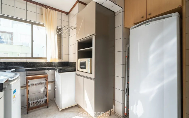 Apartment in Great Location in Meia Praia Eio6031