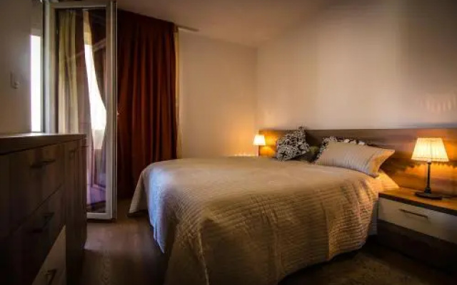 Top Trio Residence