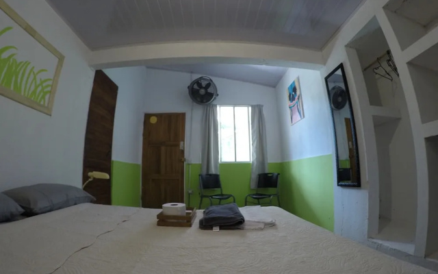 Esterillos Beach House Hostal