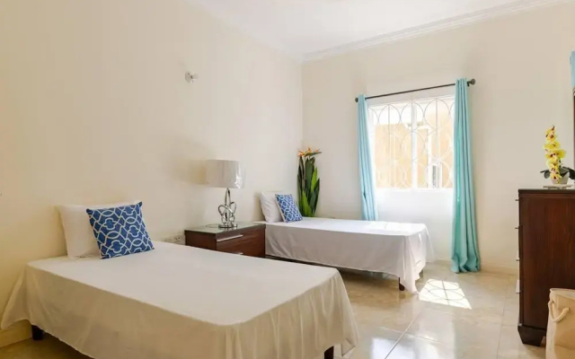 Modern 2br House W/pool and Sea View in Ocho Rios